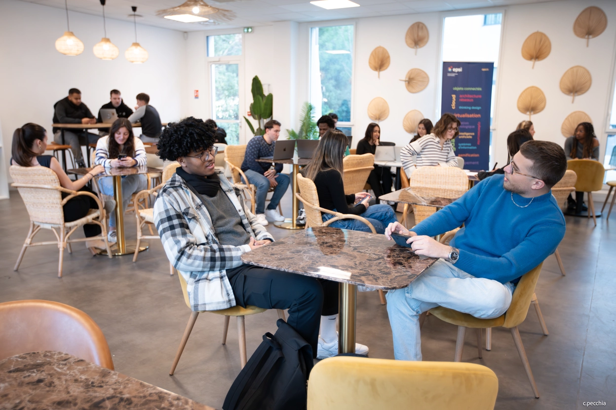 Élèves de l'EPSI en classe